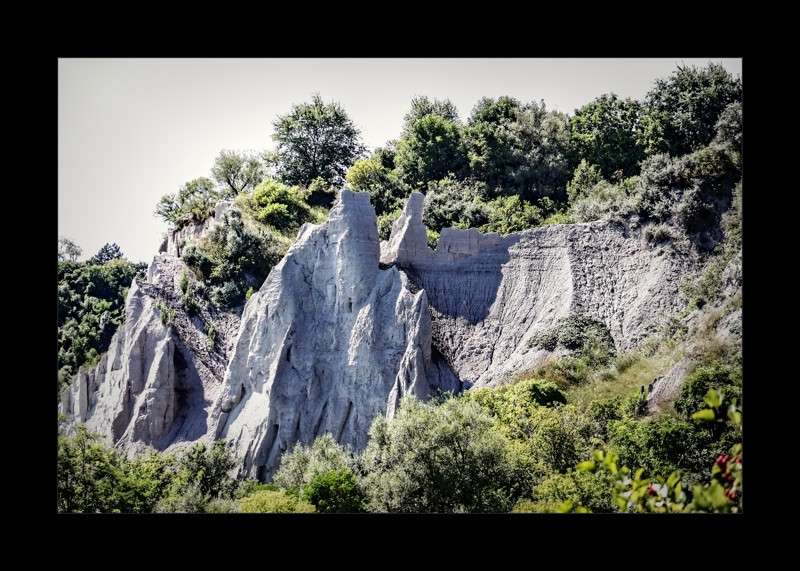 Sedimentary rocks at Scarborough Bluffs- 00